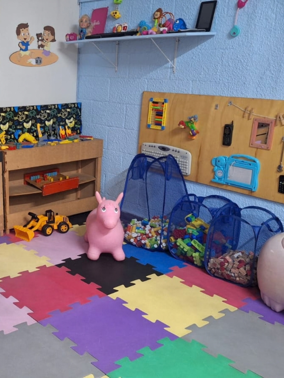 Sala de atividades com brinquedos